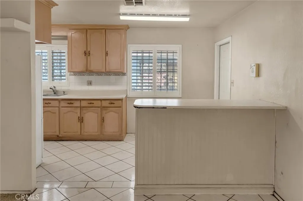 323 E 102nd St., Los Angeles, California 90003 home-pic-7